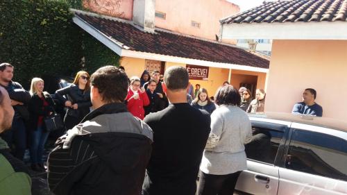 Trabalhadores (as) da Cobra a Greve Continua Trabalhadores (as) da Cobra a Greve Continua